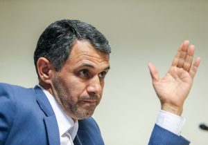 مسئولان خریدهایشان سفارشی می‌آید، به خاطر همین از سفره مردم خبر ندارند