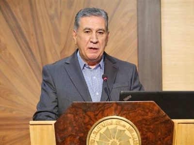 دولت چهاردهم بهبود فضای کسبوکار و روابط بینالملل را در اولویت قرار دهد