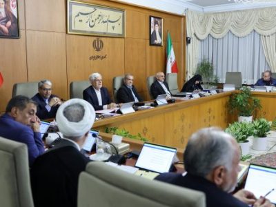 از حضور هر کسی که می‌تواند مشکلی از مردم و نظام را حل کند، استقبال می‌کنیم
