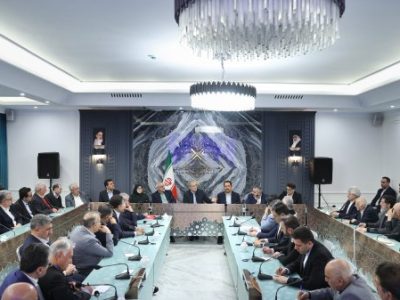 باید با دنیا رابطه داشته باشیم، ولی قرار هم نیست با ذلت در برابر کسی سر خم کنیم