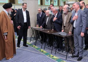 گسترش شاعران متعهد و انقلابی جوان امید‌آفرین است