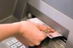 سقف برداشت پول از عابربانک ۳۰۰ هزار تومان ماند