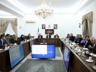 تأکید عارف بر پیوست معیشتی در برنامههای پولی و مالی دولت