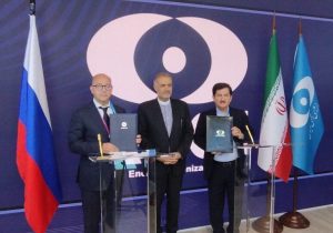 امضاء موافقتنامه ساخت ۴ نیروگاه‌ اتمی در ایران