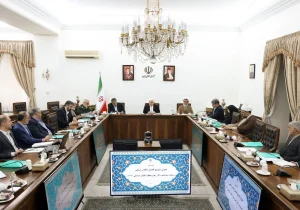نباید کاری کنید مردم از انقلاب فاصله بگیرند