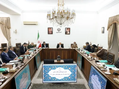 نباید کاری کنید مردم از انقلاب فاصله بگیرند
