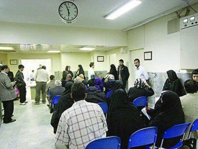 بیماران در صف نوبت‌دهی بیمارستان‌های دولتی