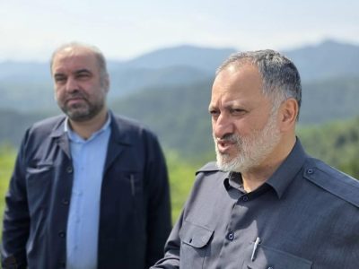 نباید برای افراد غیربومی فرش قرمز پهن شود